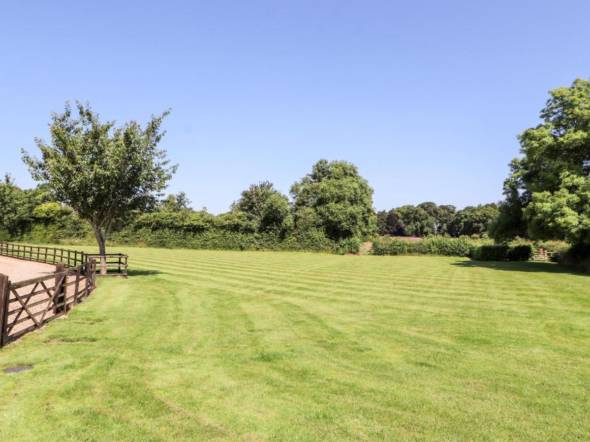 Honeysuckle Farmhouse Tarporley Εξωτερικό φωτογραφία