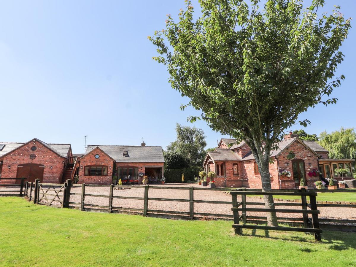 Honeysuckle Farmhouse Tarporley Εξωτερικό φωτογραφία
